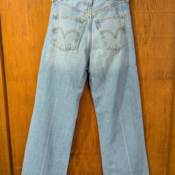 Classic Light Blue Denim Jeans - Picture 4 of 6